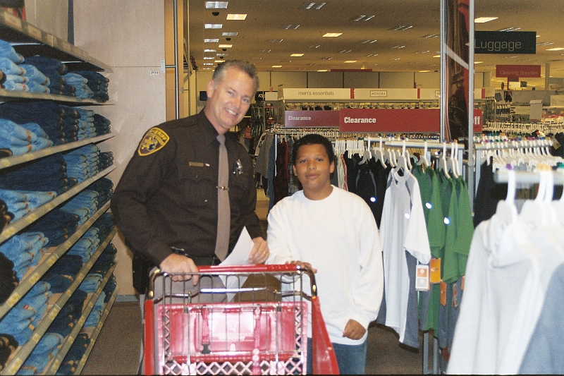 ShopWithACop2008 (33).jpg